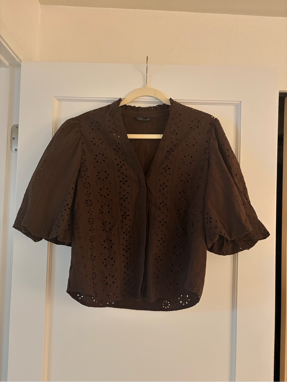 Zara Eyelet Puff Sleeve Blouse in Brown Size Small - Picture 3 of 5
